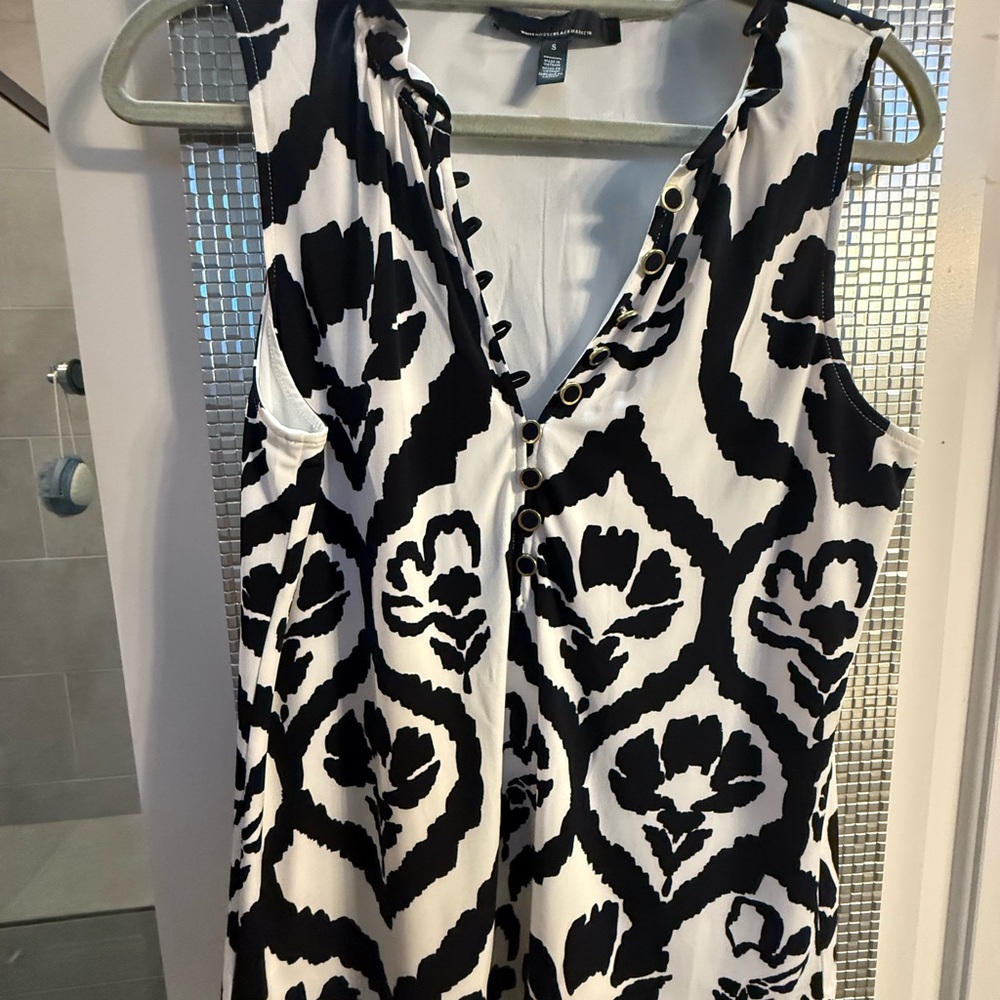 White House Black Market - black and White Sleeveless Top size small